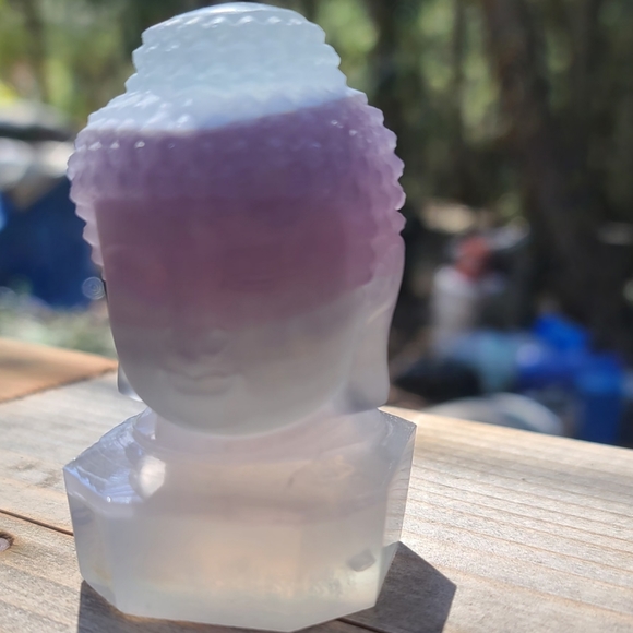 Fluorite handcarved crystal Buddha bust - Picture 4 of 8